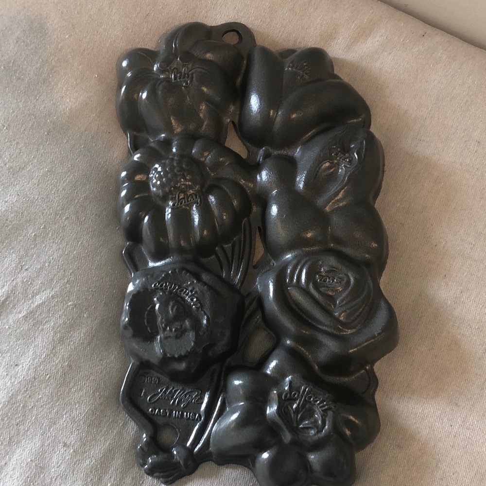 Vintage John Wright Cast Iron Flower Muffin Pan 1991 Bakeware 7 Molds Pls Read